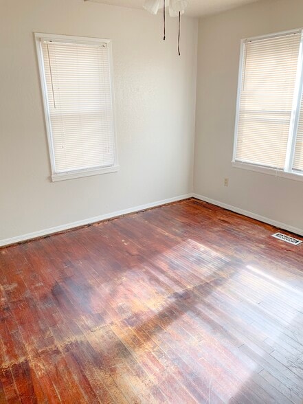 Building Photo - 4509 N Rockwell Ave