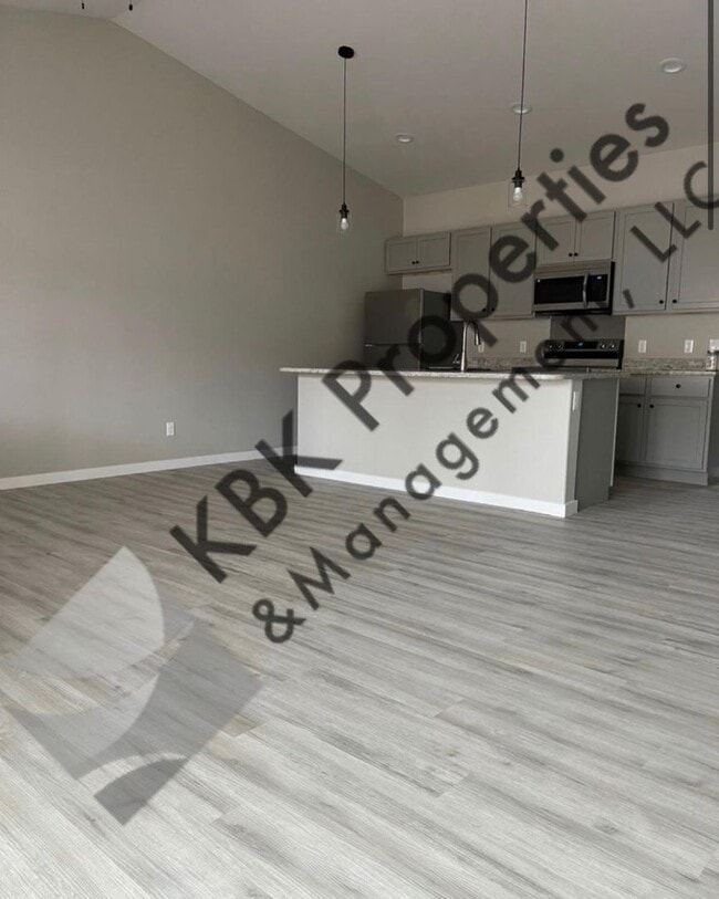 Building Photo - Goyo-910 &amp; 912 Douglas