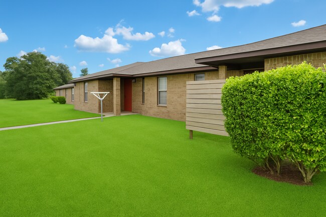 Building Photo - ***1ST MONTH RENT FREE! Cozy 2 Bedroom Apartment in Eagle Lake