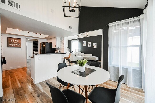 Building Photo - 1640 Crystal Shadows Cir