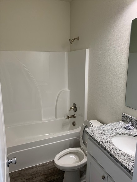 Building Photo - 2409 N Hickory St