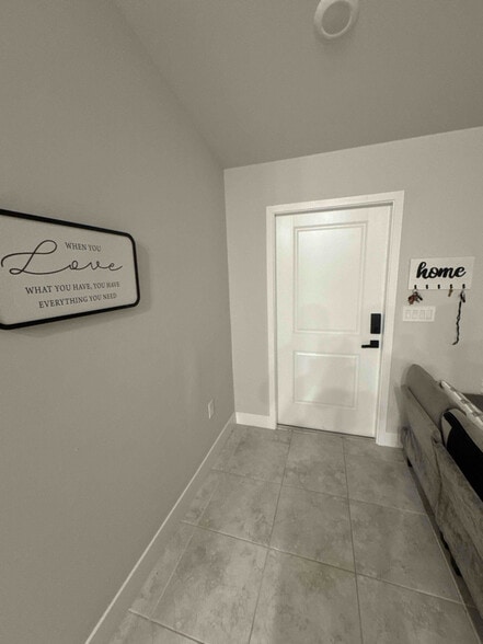 Building Photo - 304 Preston St