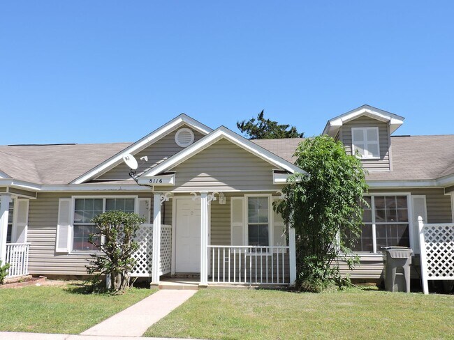Primary Photo - Great townhome in Northeast Pensacola!
