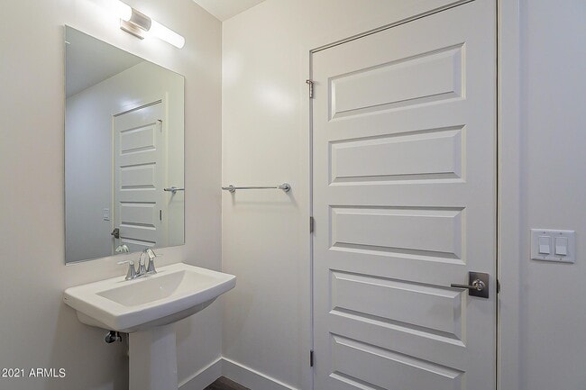 Building Photo - 7300 E Earll Dr