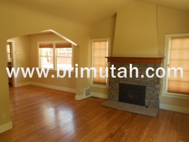 Building Photo - 1341 E Kensington Ave