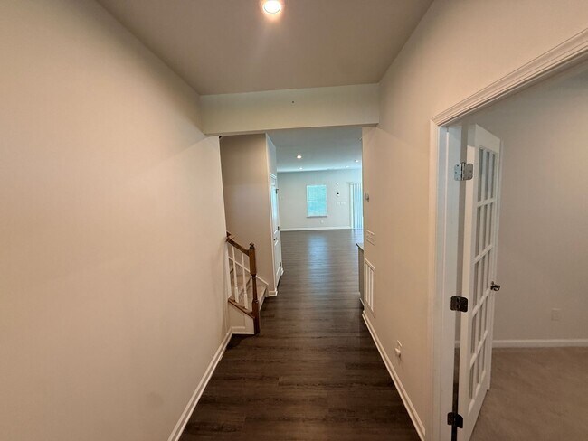 Building Photo - Like New home in Monroe