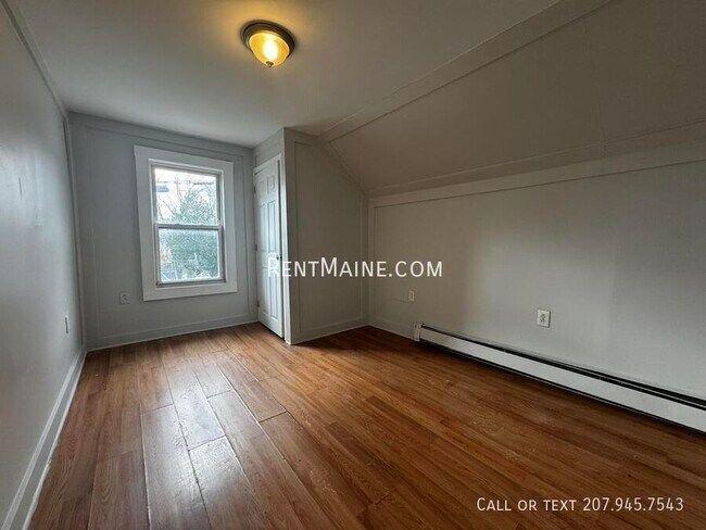 Building Photo - 3 Carey Ln