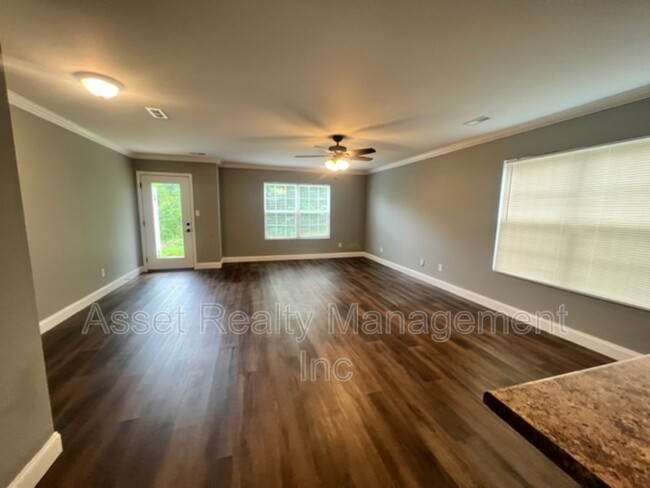Building Photo - 920 Warrior Hill Dr