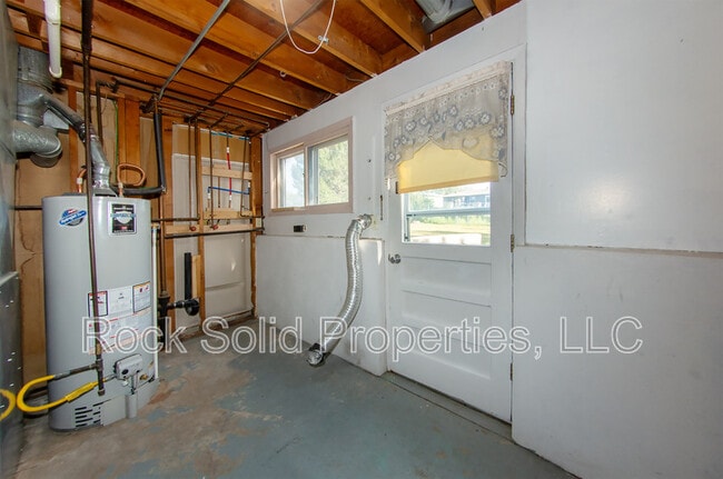Building Photo - 4507 E 10th St
