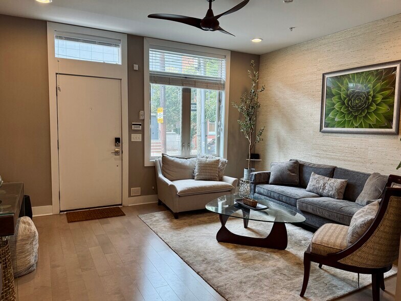 Front door - 916 N 5th St
