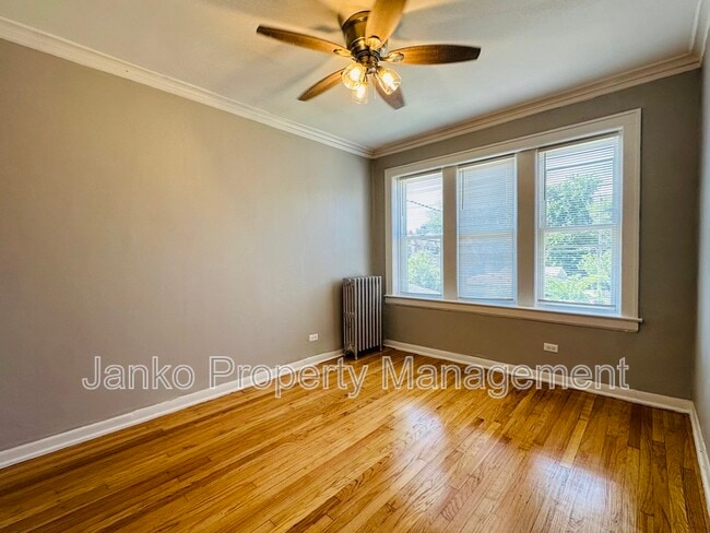 Building Photo - 644 N Mayfield Ave
