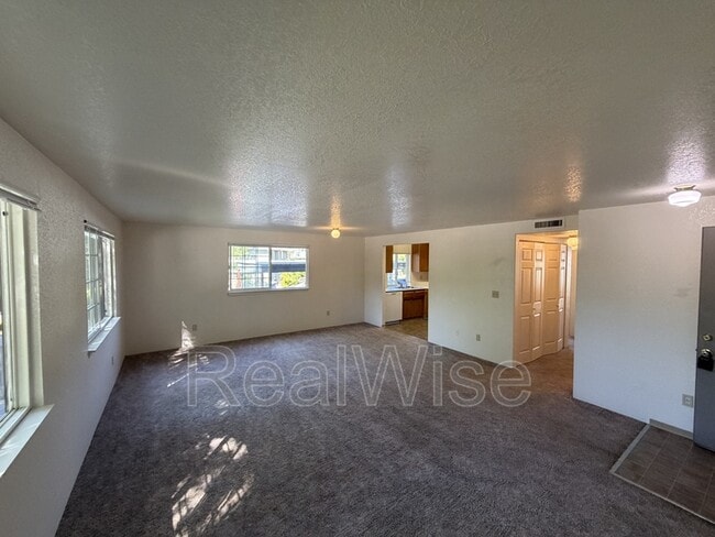 Building Photo - 2141 NW North Hill Dr