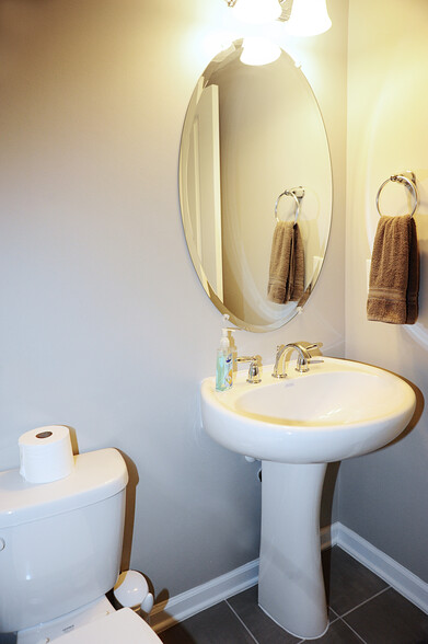 Powder Room - 3969 Norton Place