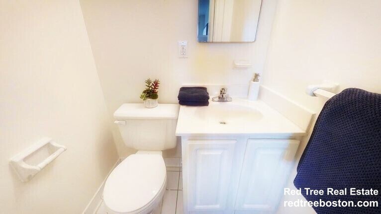 Building Photo - 175 Freeman St