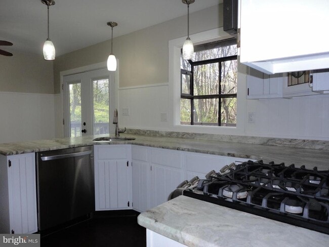 Building Photo - 814 Rustic Ln