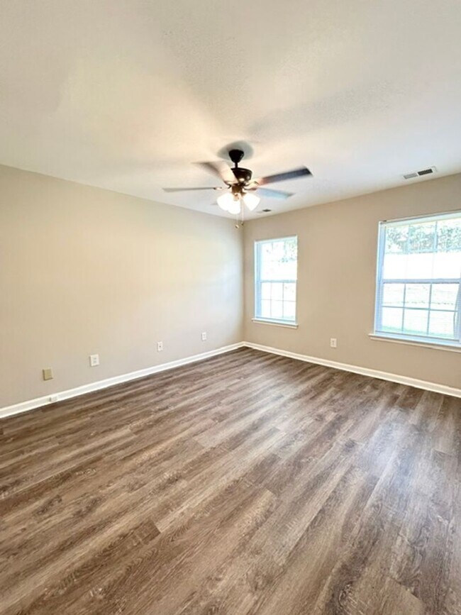 Building Photo - UPDATED 4 BEDROOM HOME IN LEXINGTON'S SPRING KNOLL