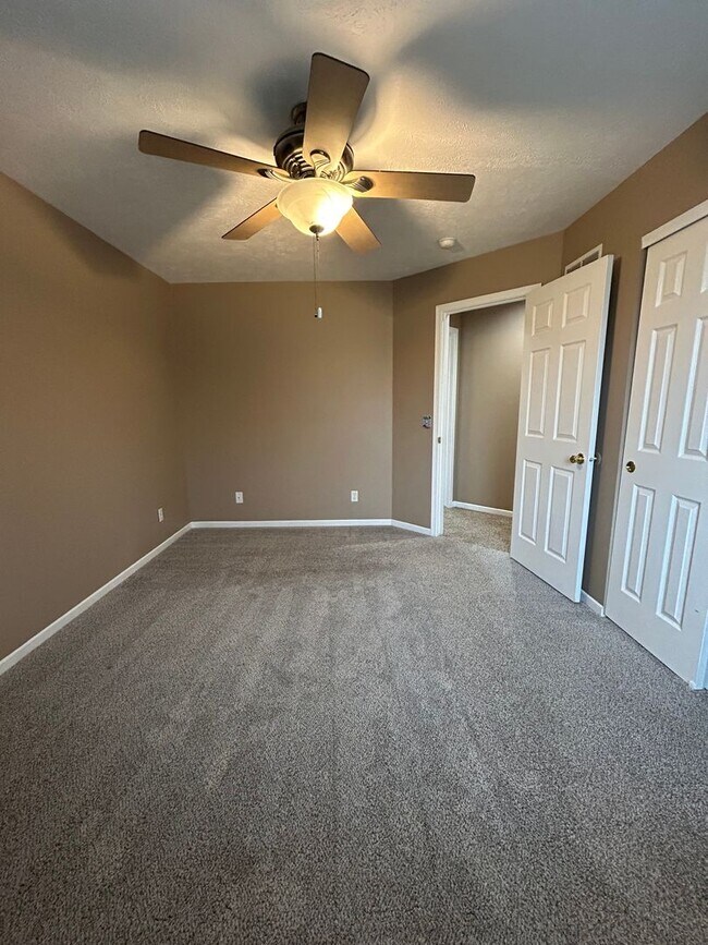 Building Photo - Spacious Split Level Living in Millard with a Backyard You’ll Love