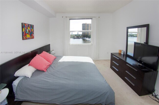 Building Photo - 17150 N Bay Rd