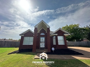 Building Photo - 3BR/2BA Memphis Rental with High Ceilings, Hardwood Floors & Kitchen Bay Window
