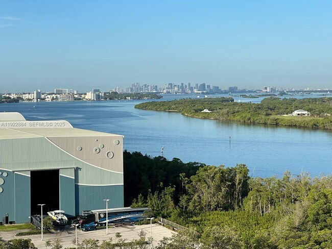 Building Photo - 100 Bayview Dr