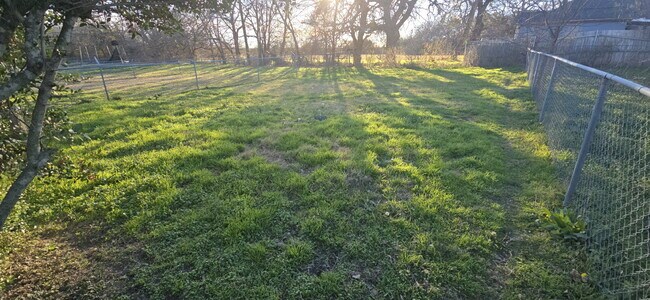 Building Photo - "Charming 2-Bed, 2-Bath Duplex in Weatherford  - On Terry Trail"