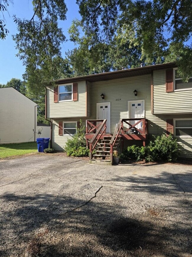 Building Photo - 2124 Bogarde St