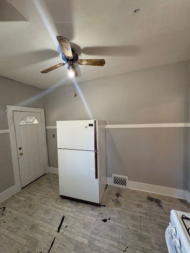 Building Photo - 2 Bedroom  1 Bathroom single family home in Peoria, IL