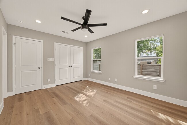 Building Photo - 802 Nashua St