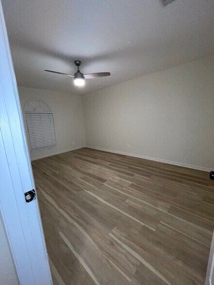 Building Photo - 10510 Hidden Lake Ln
