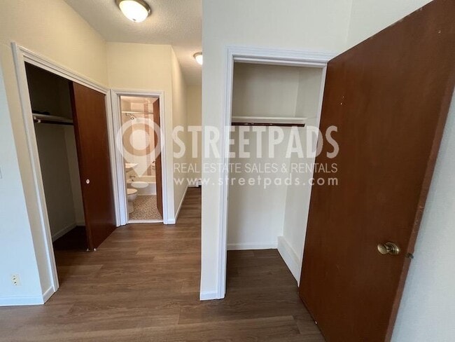 Building Photo - bedroom in Boston MA 02130