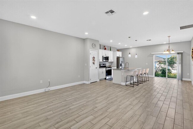 Building Photo - 717 Robin Ct