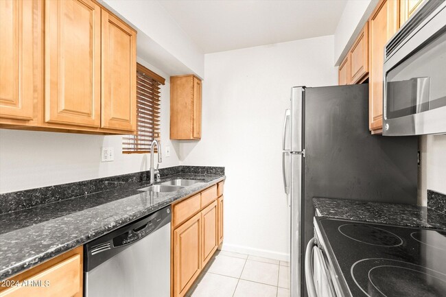 Building Photo - 5877 N Granite Reef Rd