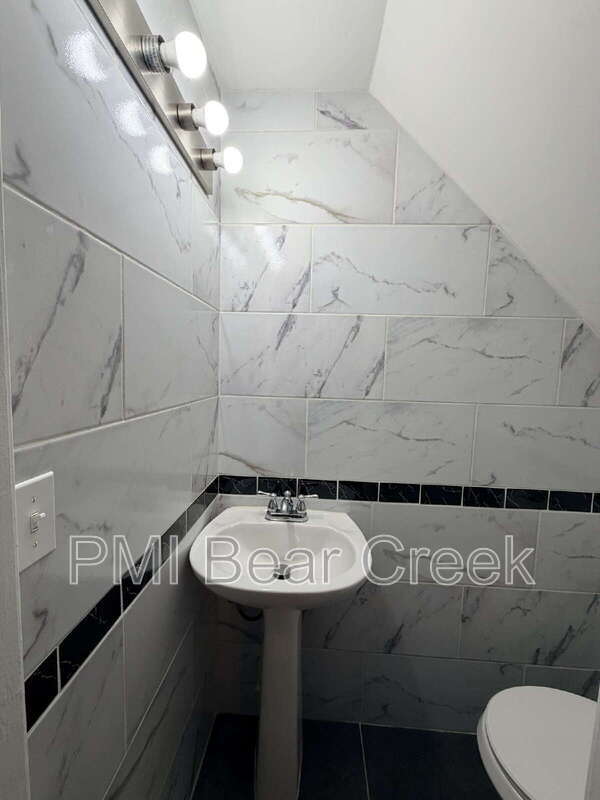 Building Photo - 9550 Deering Dr
