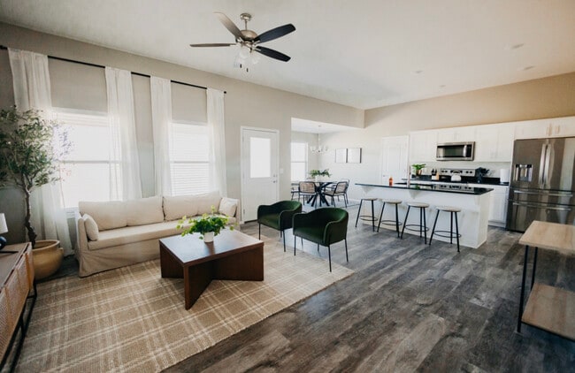 Building Photo - 593 E Melton Rd