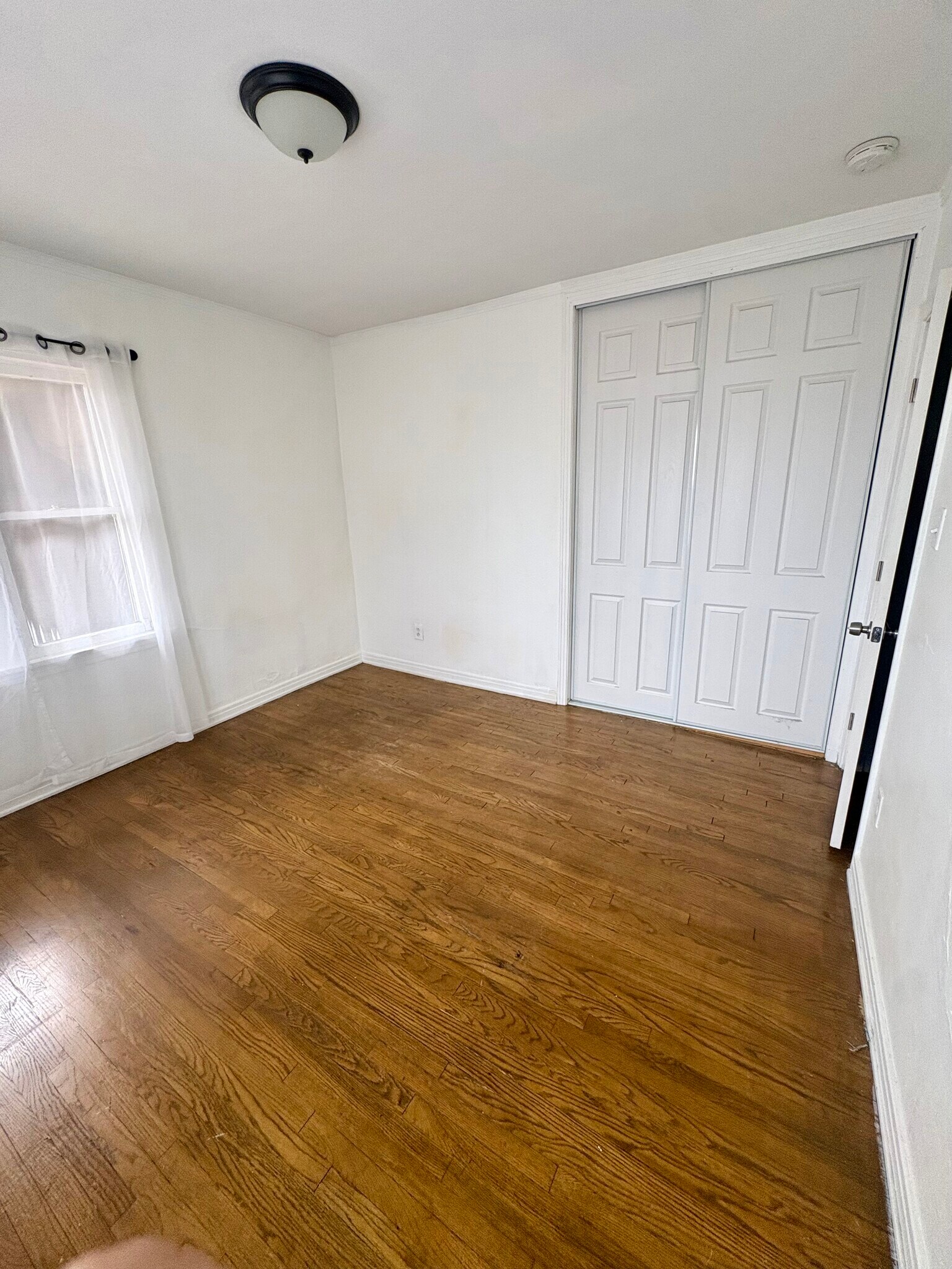 Bedroom 2 + closet - 8512 Saturn St