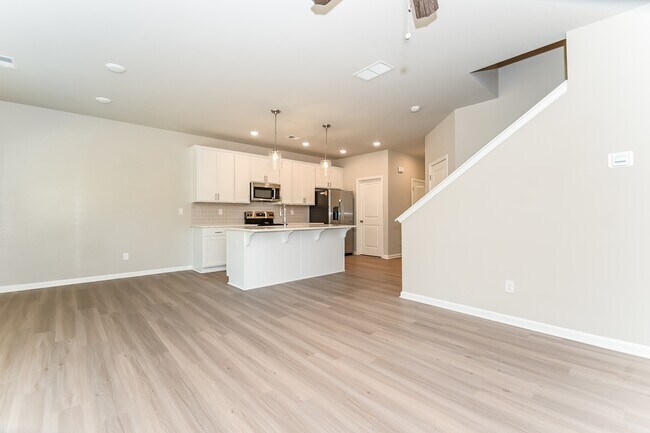 Building Photo - 830 Calvin Park Dr