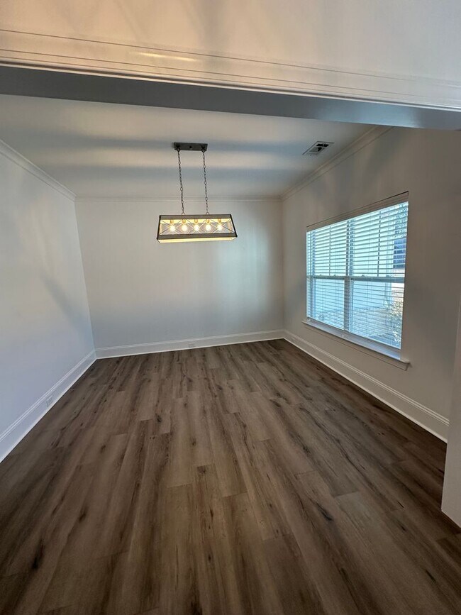 Building Photo - Beautiful 5 bed/3 bath home in Blandford Crossing