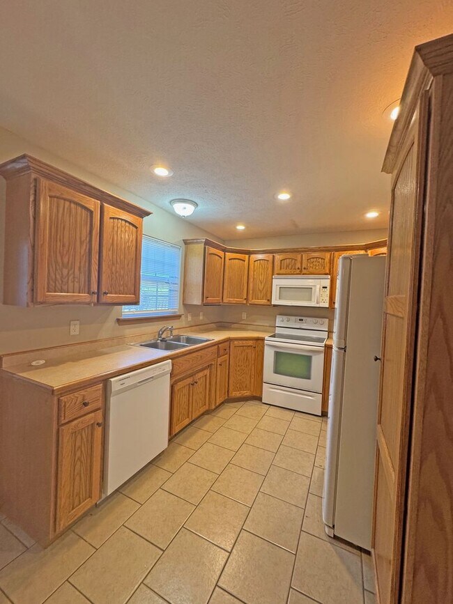 Building Photo - Watermill Cir Duplex