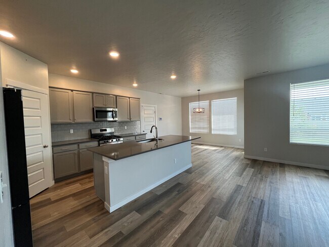 Building Photo - 1209 W Davenport St