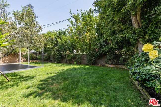 Building Photo - 12800 Stanwood Dr