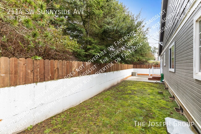 Building Photo - 2114 SW Sunnyside Ave
