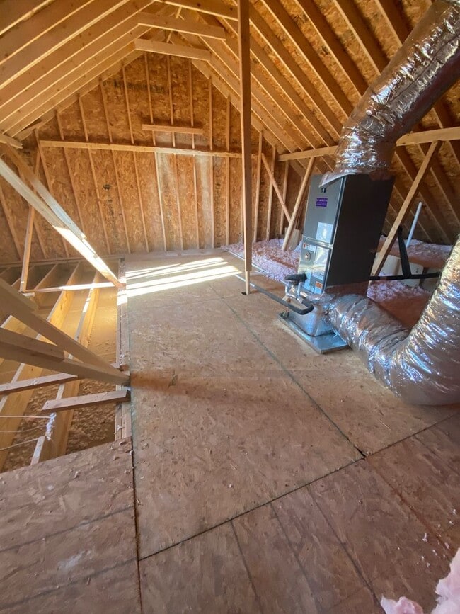 Building Photo - Move in with credit approval