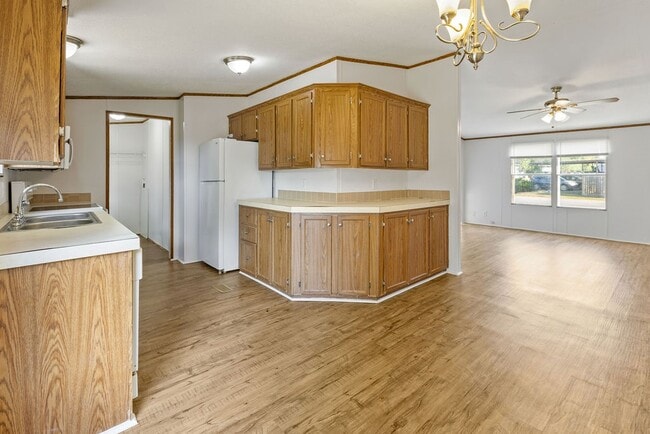 Building Photo - 182 Carmen Blvd