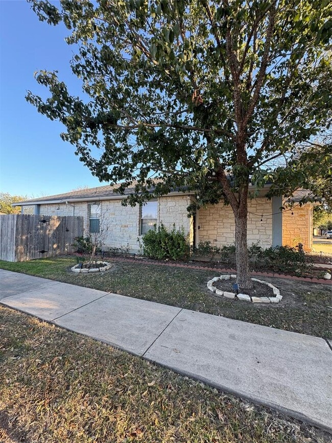 Building Photo - 15200 Mandarin Crossing