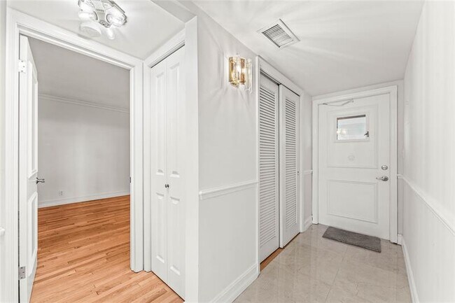 Building Photo - 750 NE Spanish River Blvd