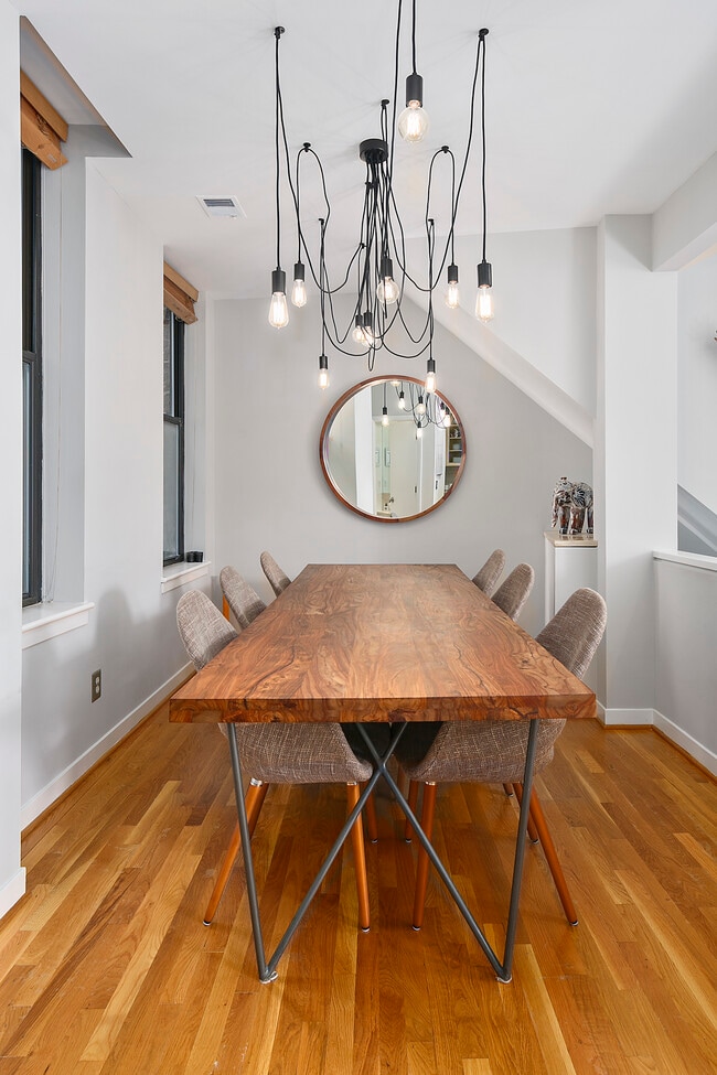 Building Photo - 3 Washington Cir NW