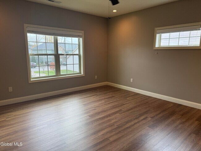 Building Photo - 48 Bavarian Wy