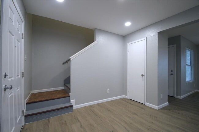 Building Photo - 3007 W Slaughter Ln