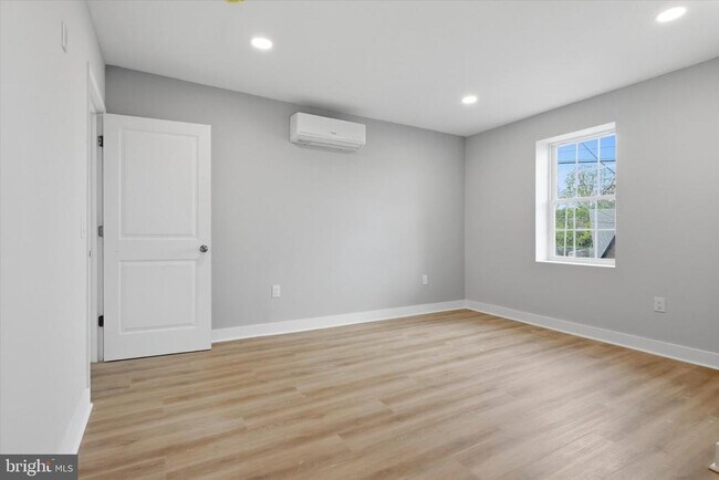 Building Photo - 7406 Bristol Pike