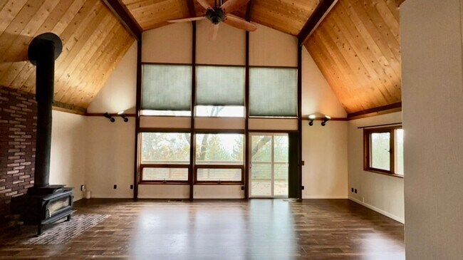 Building Photo - AUBURN LAKE TRAILS